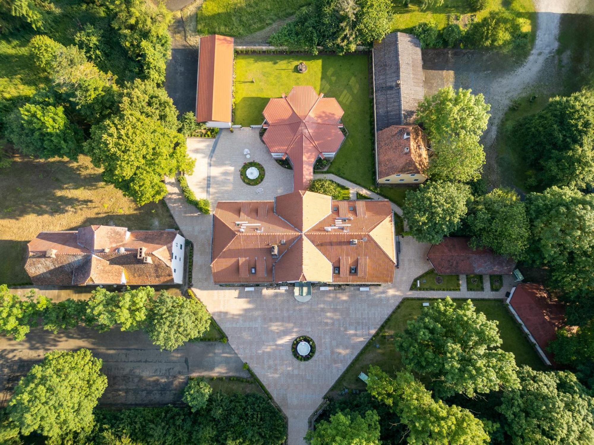 Schlosshotel Wilhelmsthal Calden Exterior foto